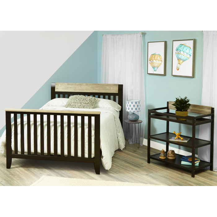Suite Bebe Hayes Convertible Standard Crib Nursery Furniture Set